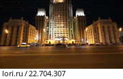 Автомобили едут мимо здания МИД, Москва, таймлапс (2016 год). Стоковое видео, видеограф Владимир Журавлев / Фотобанк Лори