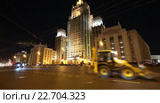 Автомобили едут мимо здания МИД, Москва, таймлапс (2016 год). Стоковое видео, видеограф Владимир Журавлев / Фотобанк Лори