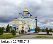 Красная площадь, Вознесенский собор и памятный знак «Город воинской славы». Город Елец (2015 год). Редакционное фото, фотограф Алексей Голубенко / Фотобанк Лори
