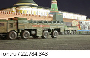 Ночная репетиция парада на Красной площади в честь 71-й годовщины Победы в Великой отечественной войне. Оперативно-тактический ракетный комплекс (ОТРК) "Искандер" (2016 год). Редакционное видео, видеограф Игорь Долгов / Фотобанк Лори