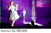 Презентация белья в стиле ретро на Viva Las Vegas Fashion Show 2016, Лас-Вегас, США. Редакционное видео, видеограф FMRU / Фотобанк Лори