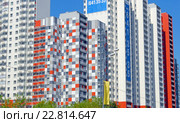 Жилой квартал «LIFE-Митинская Ecopark» (Москва, Пятницкое шоссе, дом 21) (2016 год). Редакционное фото, фотограф Александр Замараев / Фотобанк Лори