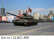 Российский основной боевой танк Т-90А на параде в честь Дня Победы в Москве, Красная площадь, 2016. Редакционное фото, фотограф Алексей Гусев / Фотобанк Лори