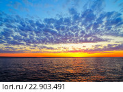 Закат над рекой. Стоковое фото, фотограф Сергей Эшметов / Фотобанк Лори