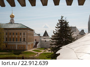 Ростов Великий весной, кремль, Самуилов корпус и церковь Спаса на Сенях (2016 год). Редакционное фото, фотограф Александр Курлович / Фотобанк Лори
