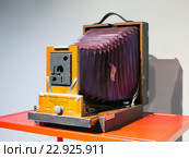 Фотоаппарат "Kodak enlarging camera", начало 20 века, экспонат Музея истории фотографии, город Санкт-Петербург (2016 год). Редакционное фото, фотограф Вячеслав Палес / Фотобанк Лори