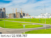 Строительство нового квартала в поселке Кудрово, Ленинградская область. Автополе. (2016 год). Редакционное фото, фотограф Sergei Gushchin / Фотобанк Лори