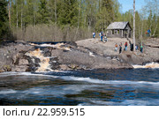 Водопад Ахвенкоски на реке Тохмайоки (Рускеальские водопады). Республика Карелия (2016 год). Редакционное фото, фотограф Румянцева Наталия / Фотобанк Лори