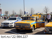 Старый полицейский автомобиль. Традиционный областной праздник «Мы вместе за безопасность дорожного движения!», посвященный открытию мотосезона в Подмосковье (2016 год). Редакционное фото, фотограф Козырин Илья / Фотобанк Лори
