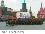 Российские военнослужащие на Красной площади во время парада, посвященного 71-годовщине Победы в Великой Отечественной войне (2016 год). Редакционное фото, фотограф Алексей Бок / Фотобанк Лори