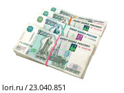 Пачки российских тысячерублевых купюр изолировано на белом фоне. Стоковое фото, фотограф Ирина Борсученко / Фотобанк Лори
