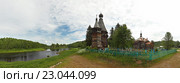 Панорамный вид на погост в деревне Согиницы (Ленинградская область) (2015 год). Редакционное фото, фотограф Самохвалов Артем / Фотобанк Лори