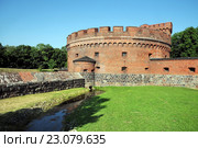 Башня Дер-Дона (нем. Dohna turm) на берегу Верхнего озера в Кенигсберге. Музей Янтаря в Калининграде (2015 год). Редакционное фото, фотограф stargal / Фотобанк Лори
