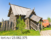 Деревянный дом. Музей "Щурово Городище". Город Суздаль (2016 год). Редакционное фото, фотограф Макаров Алексей / Фотобанк Лори