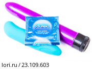 Презерватив Durex и вибраторы на белом фоне (2016 год). Редакционное фото, фотограф Сергей Дубров / Фотобанк Лори