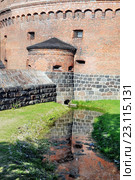 Башня Дер-Дона (нем. Dohna turm) на берегу Верхнего озера в Кенигсберге. Музей Янтаря в Калининграде (2015 год). Редакционное фото, фотограф stargal / Фотобанк Лори