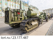 Трактор Т-60 "Сталинец" (военный тягач) на военно-патриотической акции «Мы насмерть стояли у стен Ленинграда», посвященной Дню памяти и скорби на Дворцовой площади, Санкт-Петербург (2016 год). Редакционное фото, фотограф Галина Ермолаева / Фотобанк Лори