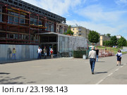 Наземный вестибюль станции метро «Кожуховская». Южнопортовый район. Москва (2016 год). Редакционное фото, фотограф lana1501 / Фотобанк Лори