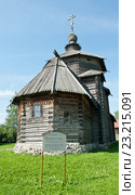 Воскресенская церковь из села Патакино Камешковского района (1776г). Музей деревянного зодчества. Город Суздаль. Золотое Кольцо России (2016 год). Редакционное фото, фотограф E. O. / Фотобанк Лори