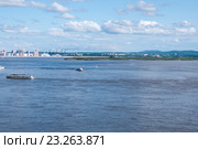 Пароходы на реке Амур, на заднем плане город Хабаровск (2016 год). Стоковое фото, фотограф Катерина Белякина / Фотобанк Лори