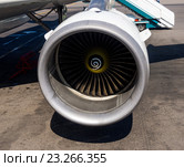 Реактивный двигатель современного пассажирского лайнера Airbus A321 (2016 год). Редакционное фото, фотограф Вячеслав Палес / Фотобанк Лори