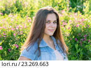 Portrait of serious girl of 15 years in summer outside. Стоковое фото, фотограф Володина Ольга / Фотобанк Лори