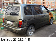 Задняя часть автомобиля ВАЗ-2120 "Надежда" (2016 год). Редакционное фото, фотограф Данила Васильев / Фотобанк Лори