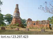 Руины заброшенного старинного храма Ват Langkhadum Аютхая, Таиланд (2014 год). Стоковое фото, фотограф Виктор Карасев / Фотобанк Лори