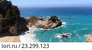 Водопад McWay Falls,  Калифония, США (2016 год). Стоковое фото, фотограф NataMint / Фотобанк Лори