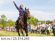Девочка казачка скачет на лошади (2016 год). Редакционное фото, фотограф Акиньшин Владимир / Фотобанк Лори