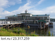 Ресторан "Старая Пристань", Россия, Кострома - ресторан на воде по мотивам "Жестокого романса" (2016 год). Редакционное фото, фотограф Natalia Sidorova / Фотобанк Лори