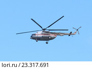 Российский вертолет Ми-8 МТ МЧС России с бортовым номером RF-32829 в полете (2016 год). Редакционное фото, фотограф Григорий Писоцкий / Фотобанк Лори