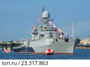 Малый противолодочный корабль "Казанец" в акватории Невы. Подготовка ко Дню ВМФ в Санкт-Петербурге (2016 год). Редакционное фото, фотограф Виктор Карасев / Фотобанк Лори