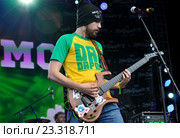 Noize MC на сцене "Доброфеста" (2015 год). Редакционное фото, фотограф Голованов Сергей / Фотобанк Лори