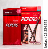 Продукция фирмы Lotte, соломка Pepero (2016 год). Редакционное фото, фотограф Покровский Артур / Фотобанк Лори