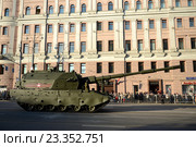 Репетиция парада в честь Дня Победы в Москве. Сбор военной техники на Тверской улице для прохождения по Красной площади. 2С35 Коалиция-СВ - российская 152-мм самоходная гаубица бригадного звена (2016 год). Редакционное фото, фотограф Free Wind / Фотобанк Лори