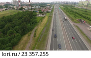 Кольцевая автомобильная дорога в Санкт-Петербурге в районе Мурино (2016 год). Стоковое видео, видеограф Кекяляйнен Андрей / Фотобанк Лори