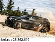 Jeep Grand Cherokee SRT-8 (2016 год). Редакционное фото, фотограф Art Konovalov / Фотобанк Лори