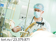 anaesthesiologist doctor at cardiac operation. Стоковое фото, фотограф Дмитрий Калиновский / Фотобанк Лори