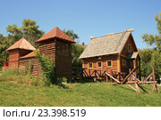 Бревенчатая крепость в детском парке. Орел (2016 год). Редакционное фото, фотограф Александр Плахов / Фотобанк Лори