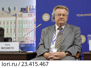 Ханс Висмет (Hans Wiesmeth) - профессор Дрезденского технического университета на Петербургском международном экономическом форуме ПМЭФ-2016. Редакционное фото, фотограф Игорь Долгов / Фотобанк Лори