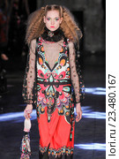 PARIS, FRANCE - OCTOBER 01: A model walks the runway during the Manish Arora show as part of the Paris Fashion Week Womenswear Spring/Summer 2016 on October 1, 2015 in Paris, France. Редакционное фото, фотограф Anton Oparin / Фотобанк Лори