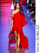 PARIS, FRANCE - OCTOBER 03: A model walks the runway during the Elie Saab show as part of the Paris Fashion Week Womenswear Spring/Summer 2016 on October 3, 2015 in Paris, France. Редакционное фото, фотограф Anton Oparin / Фотобанк Лори