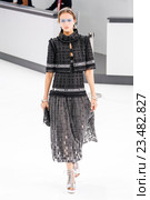 PARIS, FRANCE - OCTOBER 06: A model walks the runway during the Chanel show as part of the Paris Fashion Week Womenswear Spring/Summer 2016 on October 6, 2015 in Paris, France. Редакционное фото, фотограф Anton Oparin / Фотобанк Лори