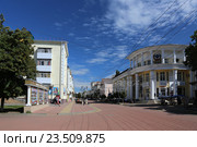 Пешеходная улица Первомайская летом, Черкесск (2016 год). Редакционное фото, фотограф Алексей Гусев / Фотобанк Лори