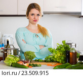 Young housewife tired of cooking vegetables in domestic kitchen. Стоковое фото, фотограф Яков Филимонов / Фотобанк Лори