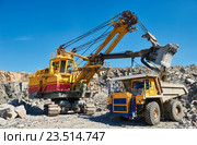 excavator loading granite or ore into dump truck at opencast. Стоковое фото, фотограф Дмитрий Калиновский / Фотобанк Лори