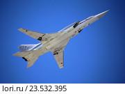 Сверхзвуковой ракетоносец-бомбардировщик Ту-22М3 (Бортовой номер RF-94154) «Михаил Шидловский» на параде в честь Дня Победы (2016 год). Редакционное фото, фотограф Алексей Гусев / Фотобанк Лори