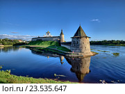 Псковский Кремль, Псков, Россия (2016 год). Редакционное фото, фотограф Геннадий Соловьев / Фотобанк Лори