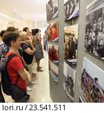 Фотолюбители на выставке (2016 год). Редакционное фото, фотограф Анатолий Матвейчук / Фотобанк Лори